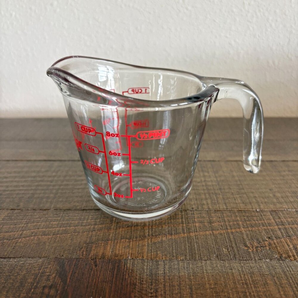 Anchor Hocking Glass Measuring Cup Red Lettering Handle 1 Cup 1/2 Pint Baking